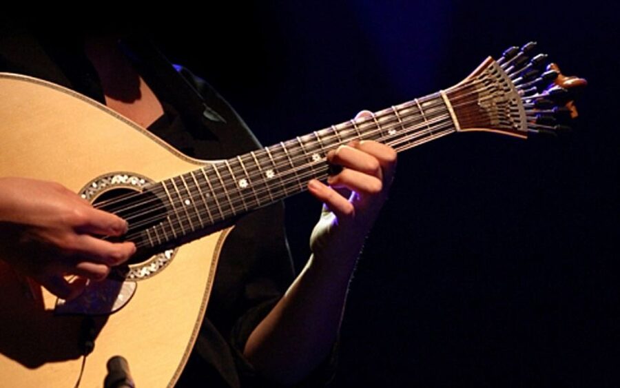 Lisbon: Fado Show and Portuguese Dinner - Meeting at Praça Luís de Camões