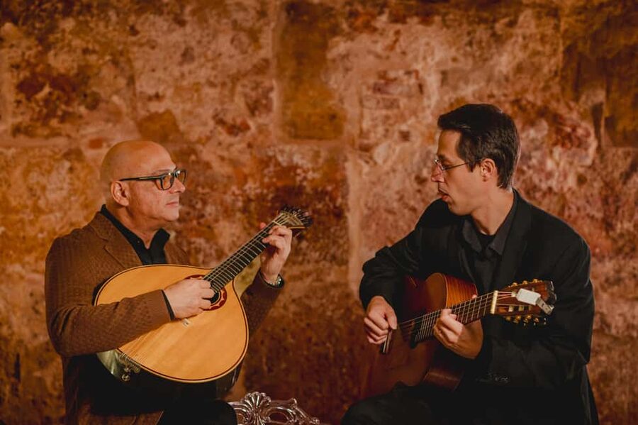 Lisbon: Fado Show with Wine in a Historic Venue - Entering the old stone venue near Sé Cathedral