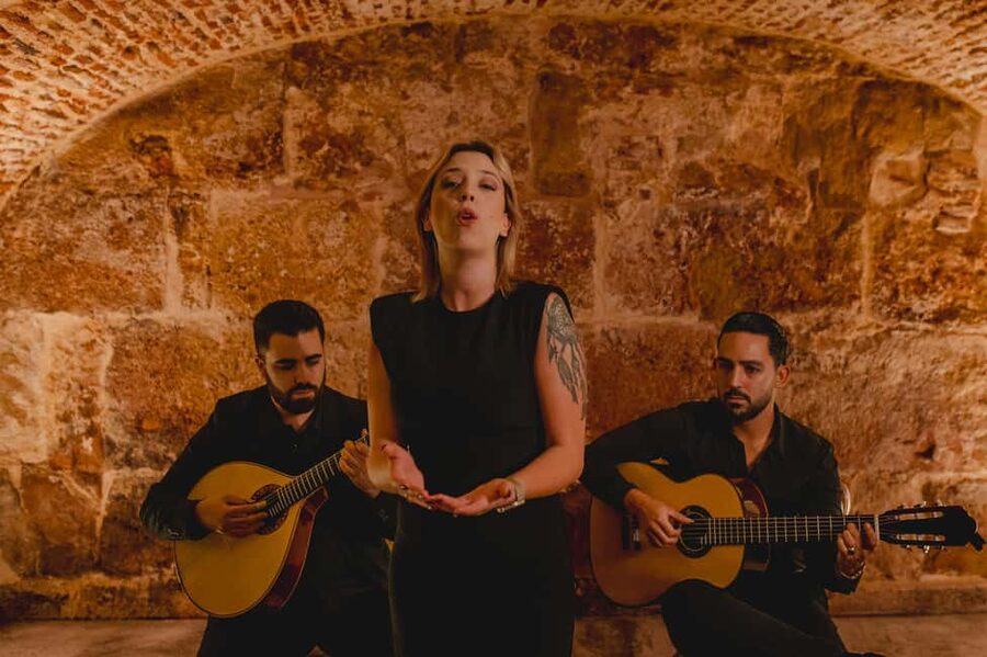 Lisbon: Fado Show with Wine in a Historic Venue - How the 50-minute Fado performance unfolds