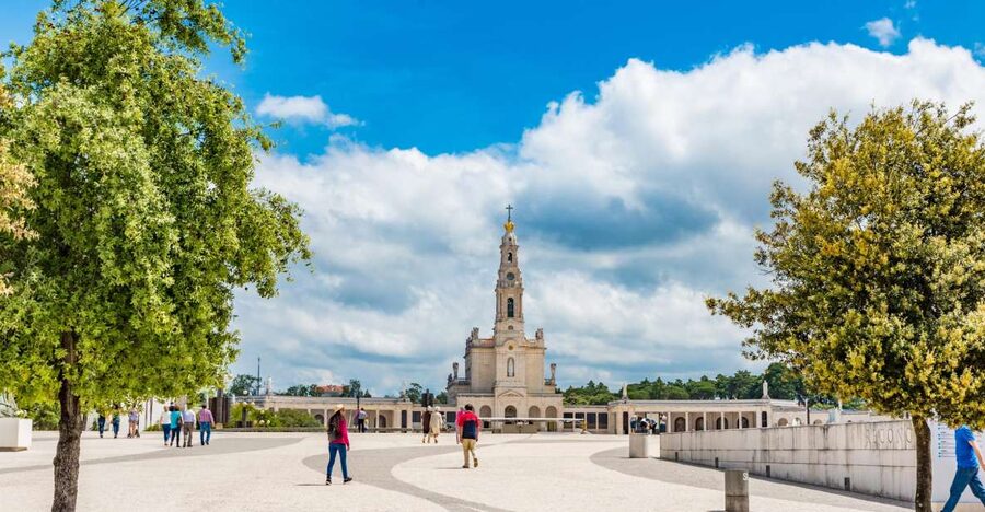Lisbon: Fatima, Batalha, Nazare and Obidos Tour Hotel Pickup - Key points to know before booking
