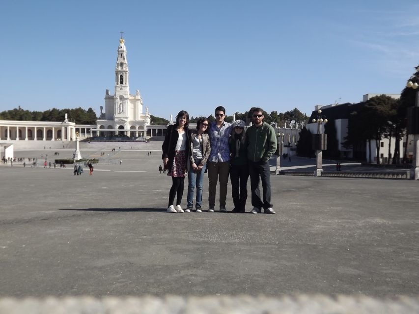 Lisbon: Fatima, Batalha, Nazare and Obidos Tour Hotel Pickup - Why the small van makes a difference