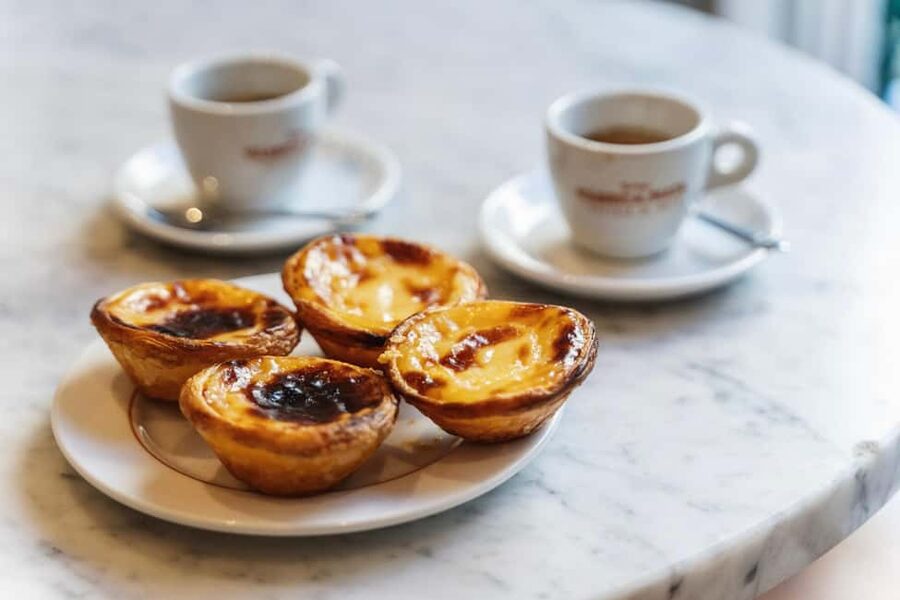 Lisbon: Food Crawl Walking Tour with Local Tastings - Baixa history between the restaurant stops