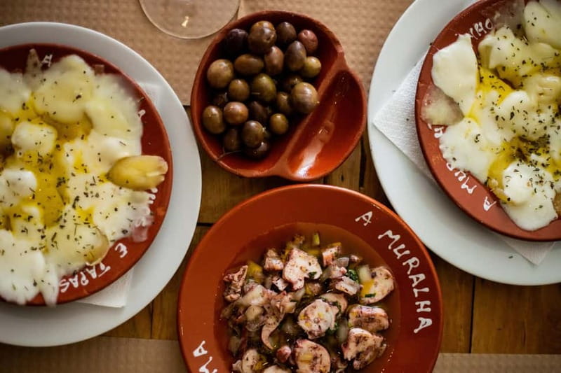 Lisbon: Food Tasting Tour by Tuk Tuk with 2 Stops - Five useful things to know before booking