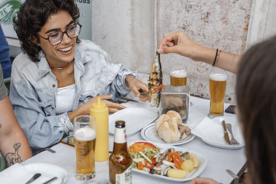 Lisbon: Food Tour with Local Tastings and Drinks - Key points at a glance