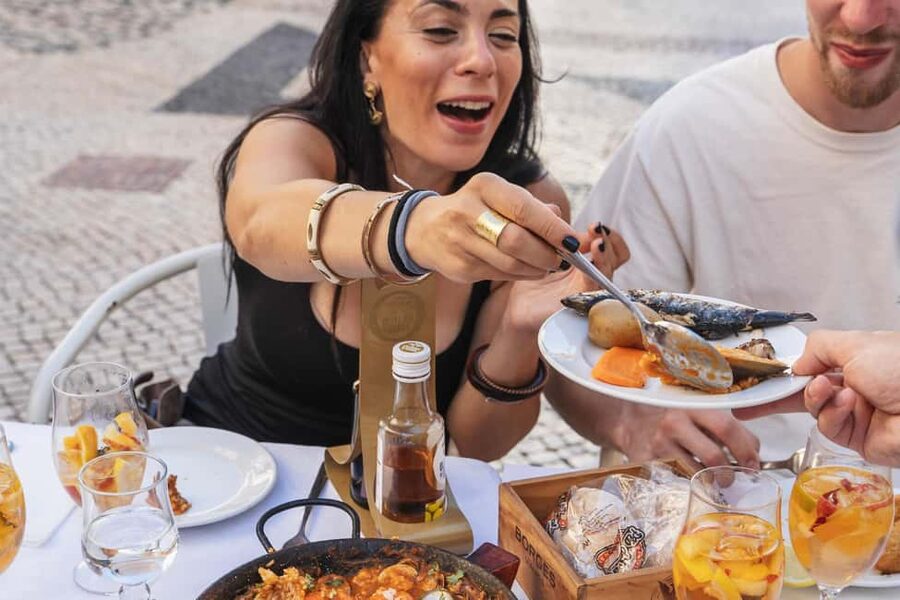 Lisbon: Food Tour with Local Tastings and Drinks - The guides make or break the experience
