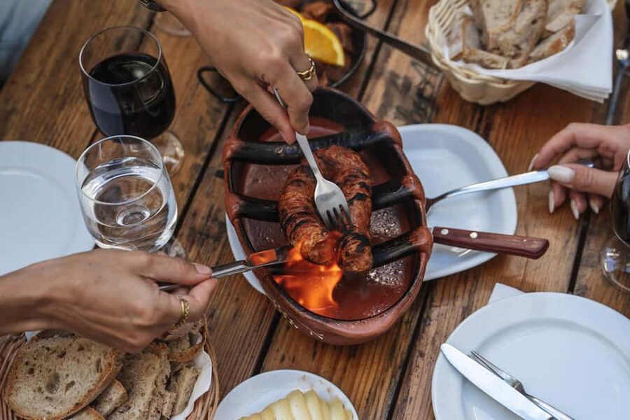 Lisbon: Food Tour with Local Tastings and Drinks - Praça da Figueira: an easy central start