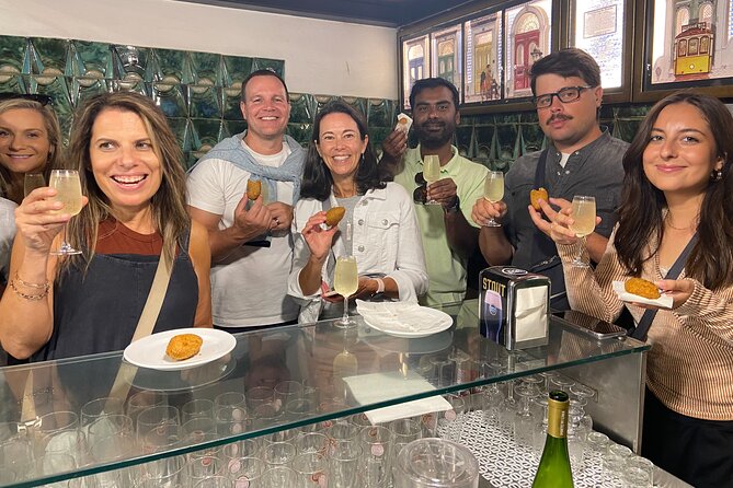 Lisbon Foodies Small-Group Walking Tour - Rua das Portas de Santo Antão and a tavern meal