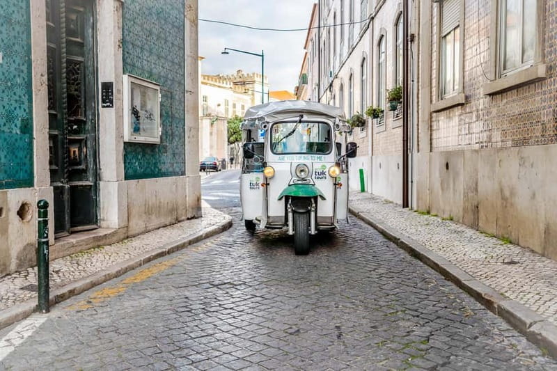 Lisbon: Half-Day Private Tuk Tuk Tour - From central Lisbon to Praça Luís de Camões