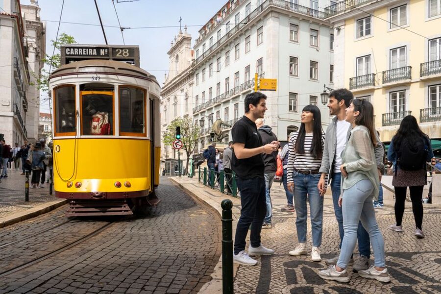 Lisbon: Helicopter Ride, Boat Trip, & Old Town Walking Tour - Praça do Comércio opens the city to the Tagus