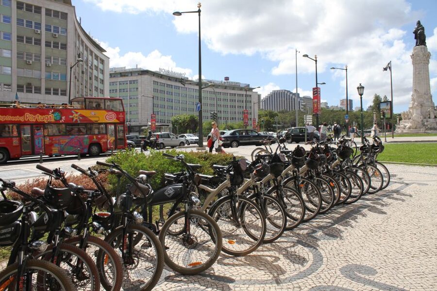 Lisbon: Hills, Alfama, and Mouraria Tour by Electric Bike - Graça and Senhora do Monte: Lisbon from above
