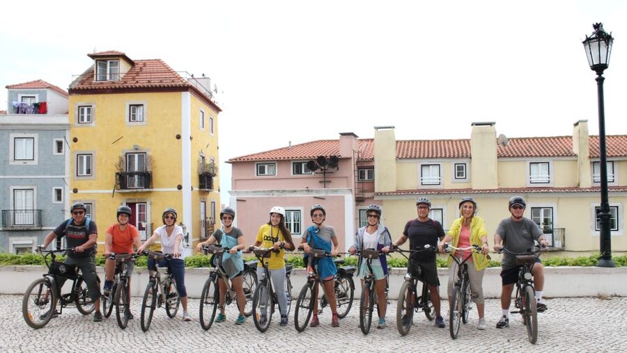 Lisbon: Hills, Alfama, and Mouraria Tour by Electric Bike - Lisbon Cathedral and the return downtown