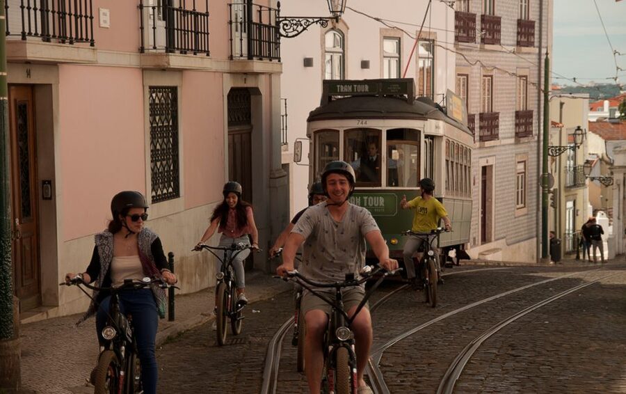 Lisbon: Hills, Alfama, and Mouraria Tour by Electric Bike - How the guides affect the experience