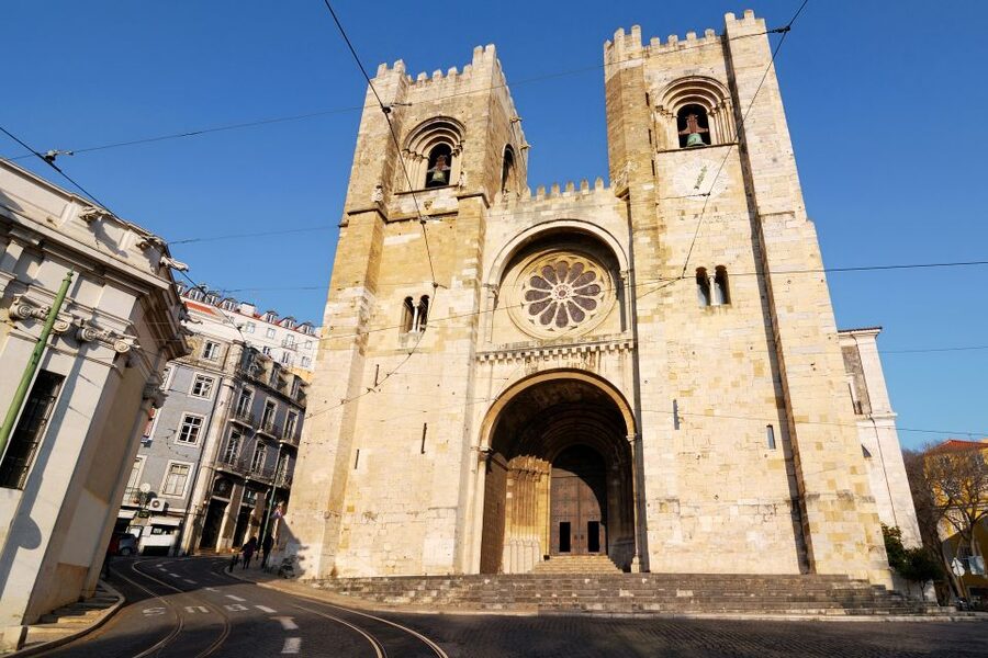 Lisbon: Hills Red Tram Tour by Tram 28 Route 24-Hour Ticket - Key points before you book