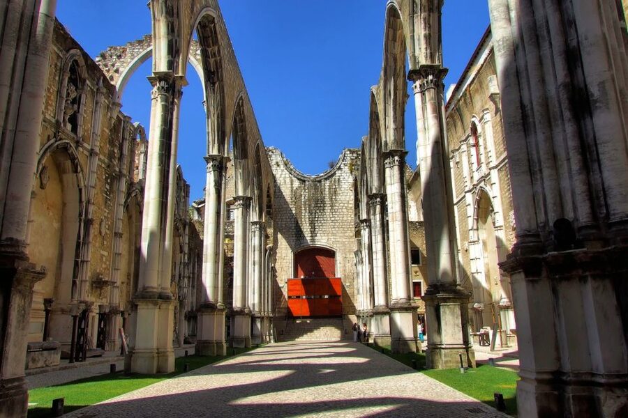 Lisbon: Hills Red Tram Tour by Tram 28 Route 24-Hour Ticket - Castelo São Jorge and Sé Catedral