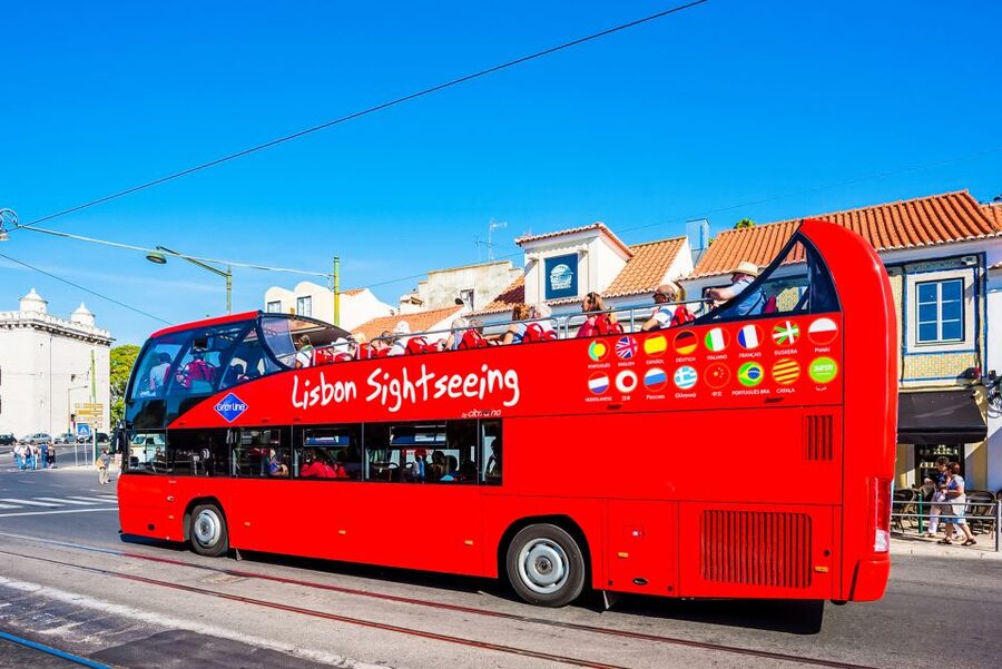 Lisbon: Hop-On Hop-Off Bus Tour - Audio commentary, walking tours, and missing live guidance