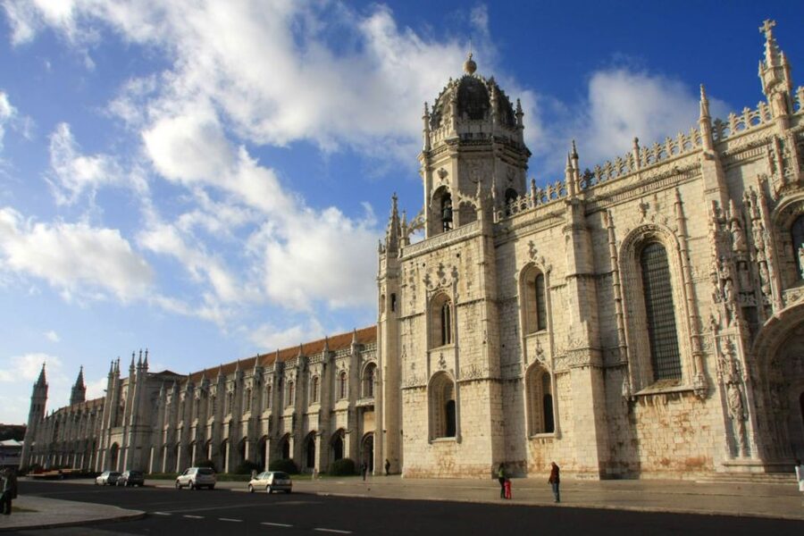 Lisbon: Jerónimos Monastery E-Ticket and Audio Guide - Getting to Praça do Império