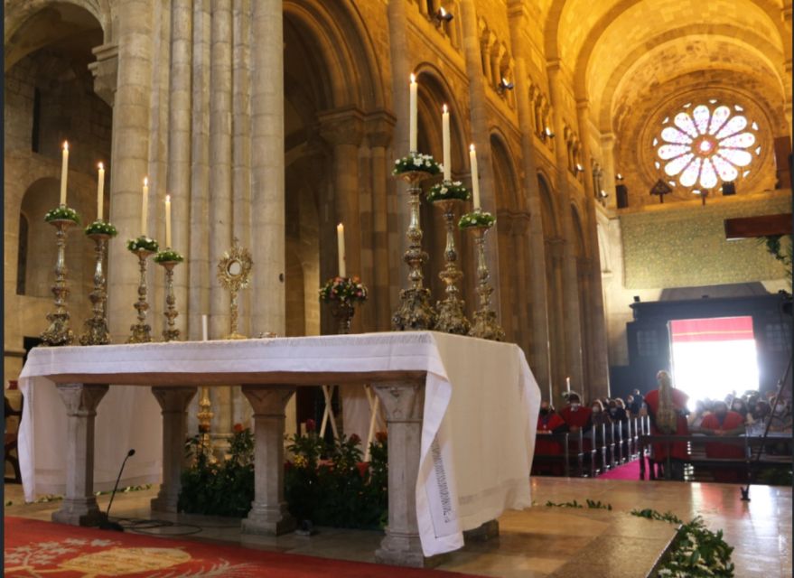 Lisbon: Lisbon Cathedral Entry Ticket - Spend time in the Treasury