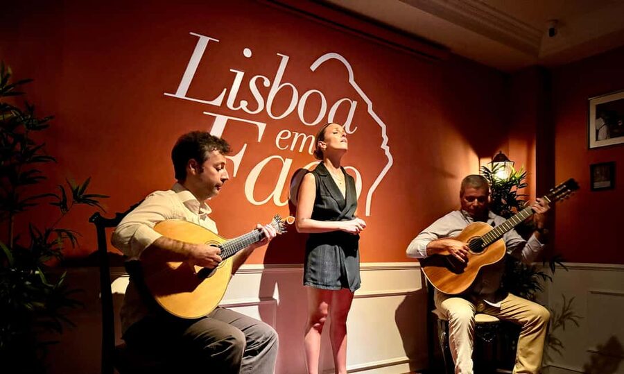 Lisbon: Live Fado Show with Port Wine in Historic Center - The opening: context before the first song