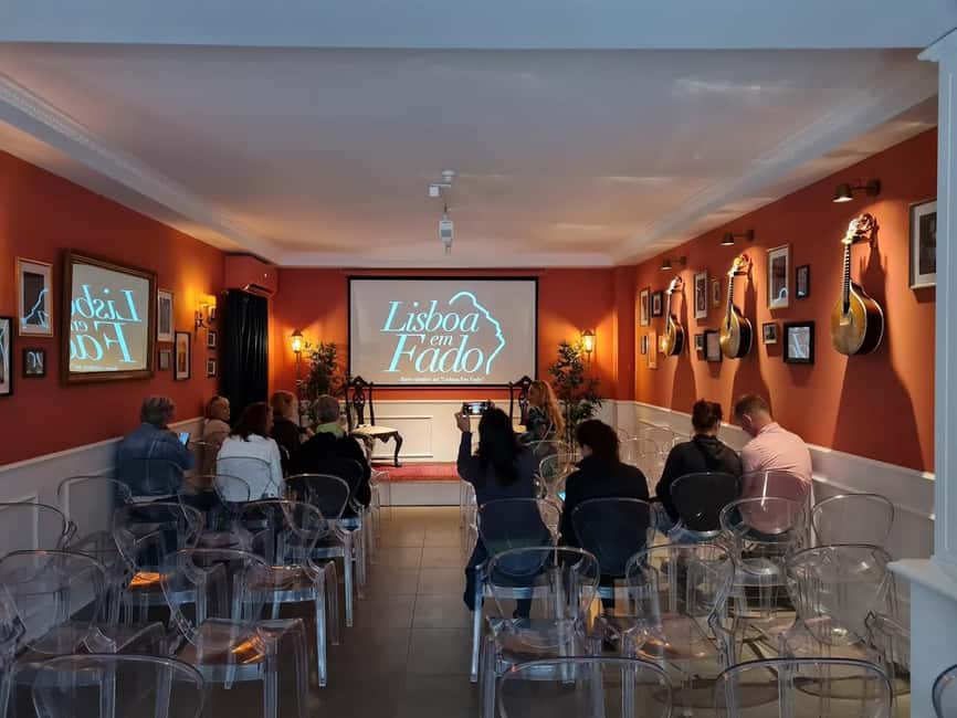 Lisbon: Live Fado Show with Port Wine in Historic Center - The live performance: two singers, two guitarists