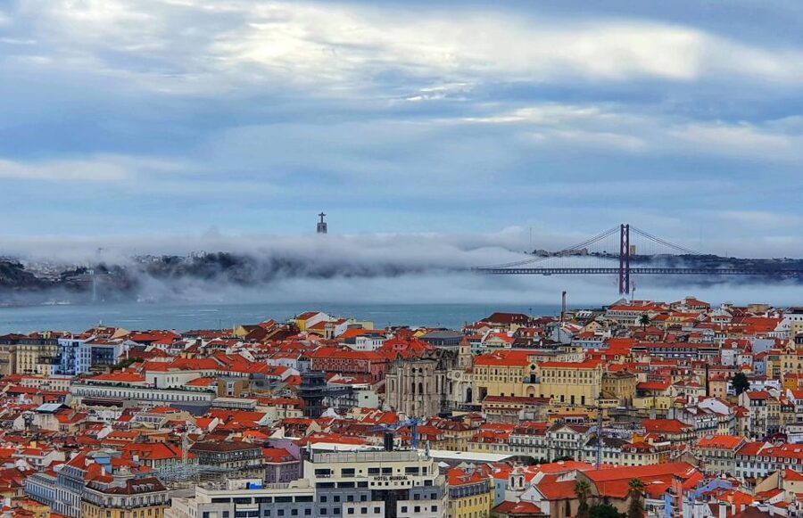 Lisbon: Old Town TukTuk Tour and Scenic Viewpoints in Alfama - Commerce Square and Rua Augusta Arch
