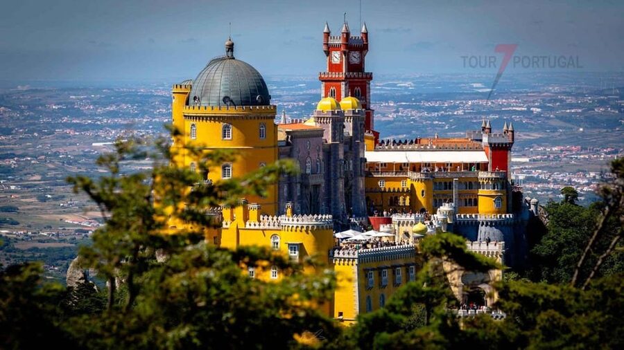 Lisbon: Pena Palace, Moorish Castle, Qta. Regaleira & Sintra - Why a guided car is useful in Sintra