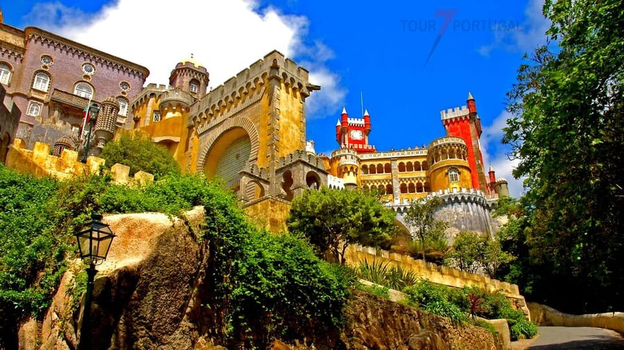 Lisbon: Pena Palace, Moorish Castle, Qta. Regaleira & Sintra - Quinta da Regaleira is the day’s oddest pleasure