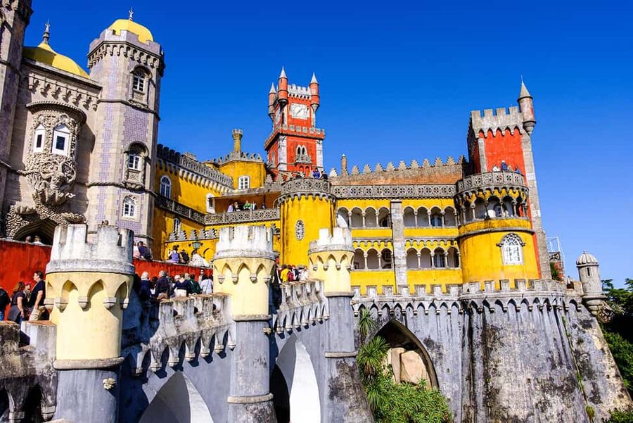 Lisbon: Pena Palace, Sintra, Cabo da Roca & Cascais Day Tour - The guides are a major part of the value