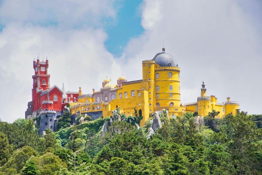 Lisbon: Pena, Regaleira & Atlantic Coast Tour with a Local - Praia Grande lunch and the Atlantic coast