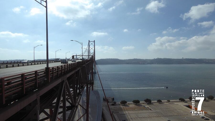 Lisbon: Pilar 7 Bridge Experience Ticket - The mirror room reveals Pilar 7 in a strange way