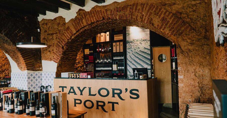 Lisbon: Port Wine Tasting at Taylor’s Shop and Tasting Room - The first glass: Chip Dry Extra Dry White Port