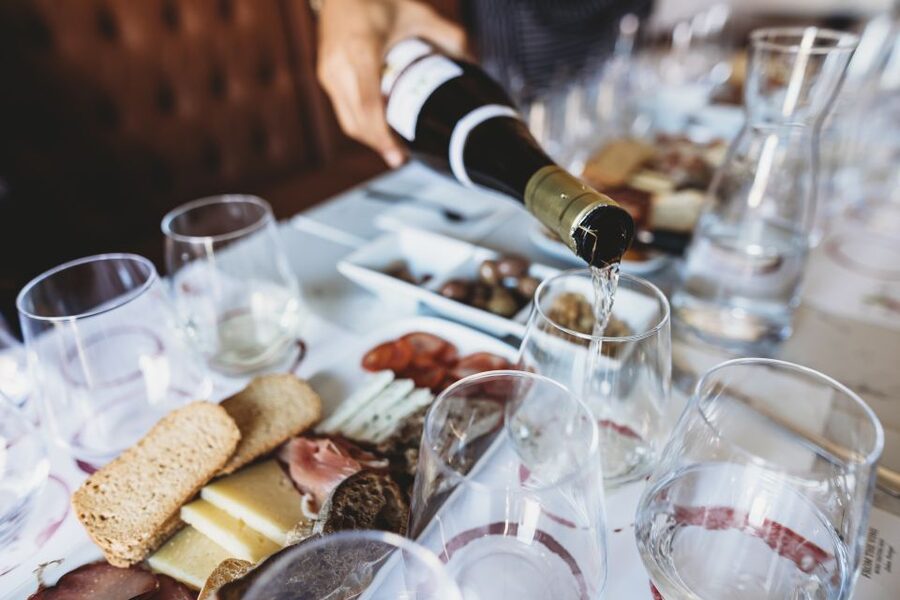 Lisbon: Portuguese Wine and Cheese Tasting with Lunch - Six glasses that explain Portuguese wine