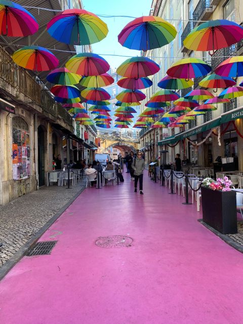 Lisbon: Private City Sightseeing Tour by Tuk-Tuk - Commerce Square and the final run through Baixa