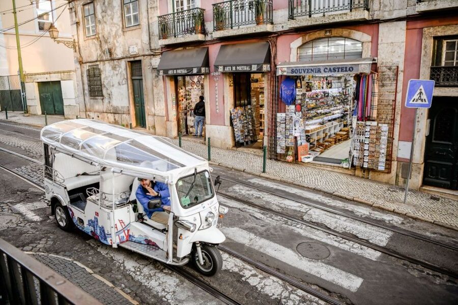 Lisbon: Private City Tour by Eco Tuk Tuk - Choosing between one, two, three, and four hours