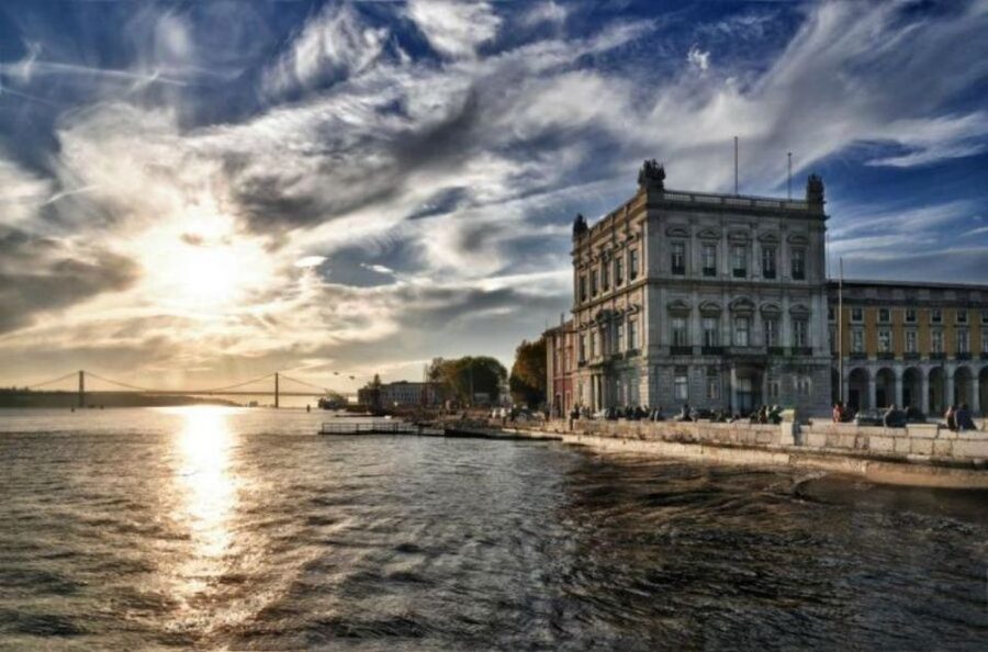Lisbon: Private City Tour by Eco Tuk Tuk - Graça, Mouraria, and São Vicente