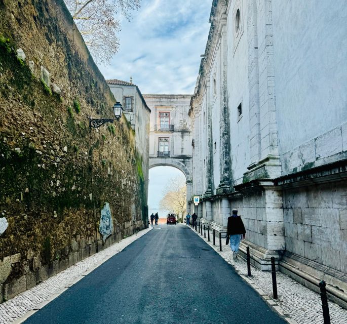 Lisbon: Private Sightseeing Tour by Tuk-Tuk - Santa Luzia and Portas do Sol
