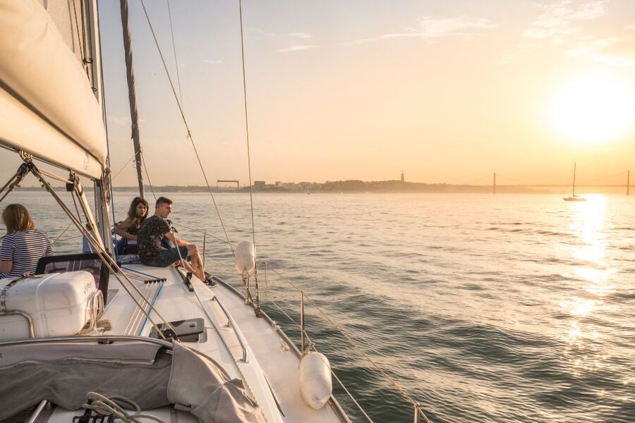 Lisbon: Private Sunset Cruise on the Tagus River with Drink - Meeting at Doca de Belém, Gate 1