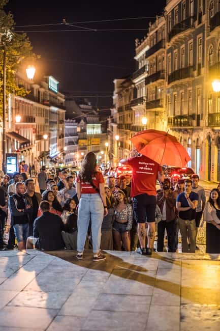 Lisbon: Pub Crawl with Open Bar and VIP Club Entry - The first hour: beer, sangria, and easy introductions