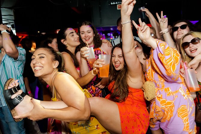 Lisbon: Pub Crawl with Open Bar, Shots & VIP Club Entry - Cais do Sodré and the Final Club
