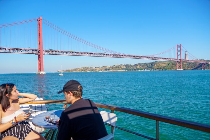 Lisbon River Boat Sightseeing Tour with a Drink - Starting at Praça do Comércio and Terreiro do Paço