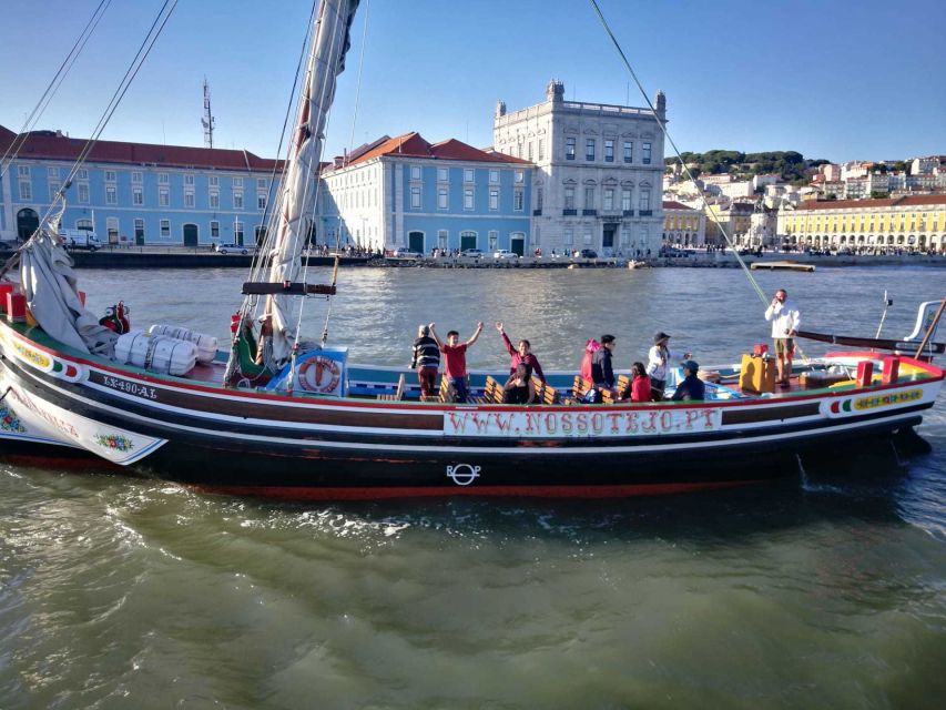 Lisbon: River Tagus Sightseeing Cruise in Traditional Vessel - Padrão dos Descobrimentos from the water