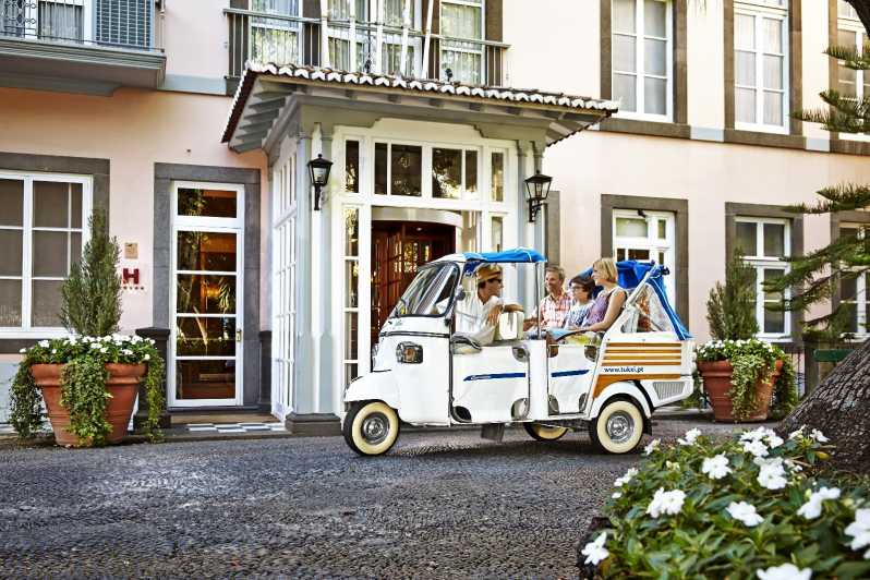 Lisbon's historic old town in a tuk-tuk in German - Starting in Lisbon with a private pickup