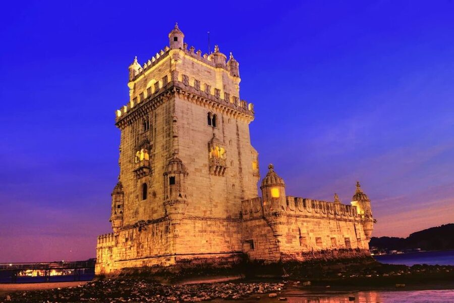 Lisbon: Sailboat Tour w/ Local Guide and Open Bar Green Wine - Monument to the Discoveries from the river