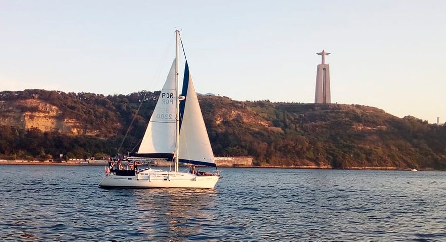 Lisbon: Sailing Tour with Wine and Snacks - Why sailing gives you a better view of Lisbon