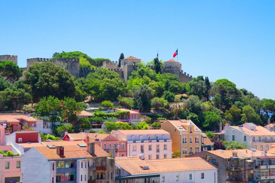 Lisbon: São Jorge Castle E-Ticket and Audio Guide - Getting to the castle and finding your way in