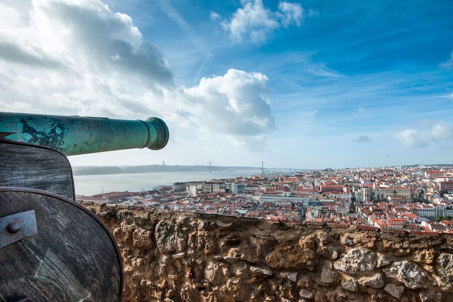 Lisbon: Sao Jorge Castle Skip-the-Line Ticket with Guide - Why skipping the ticket queue helps