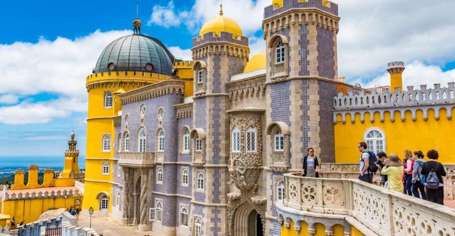 Lisbon: Sintra, Pena Palace, Cabo Roca Coast & Cascais Tour - Cascais: two hours for lunch and an easy walk