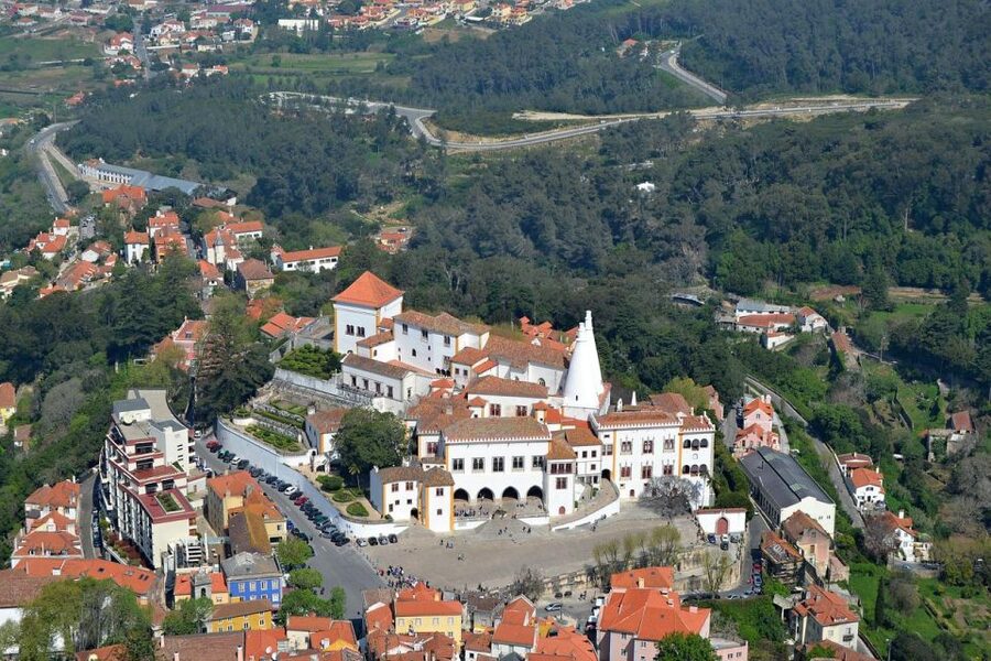 Lisbon: Sintra, Pena, Regaleira, Cabo Roca, Cascais Day Tour - The guides make the packed schedule easier