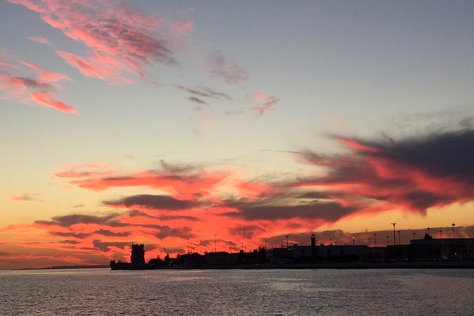 Lisbon Small Group 2h Sunset Sailing- Live Commentary & a Drink - Saint George Castle from below the hills