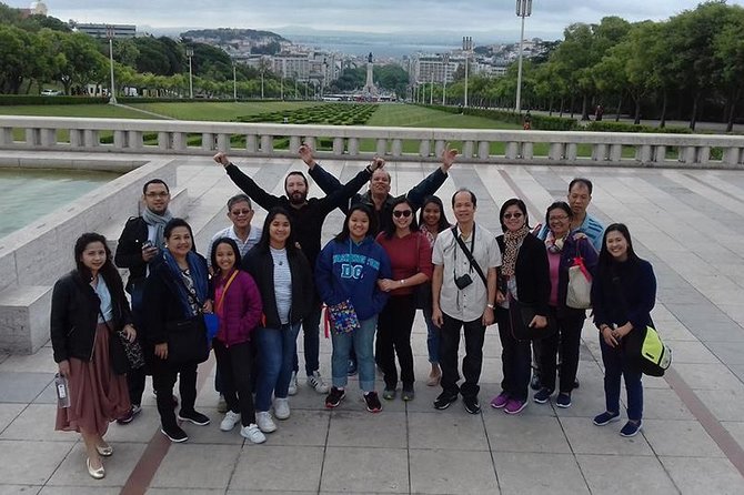 Lisbon Small-Group Sightseeing City Tour with Transportation - The guide is the heart of the experience