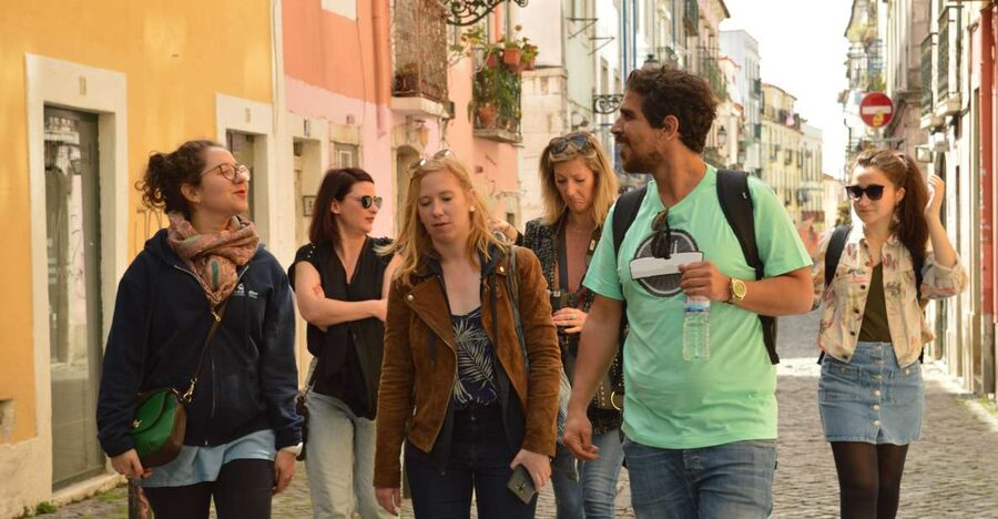 Lisbon: Starter Walking Tour to the highlights in German - Santa Justa Lift and the climb toward Carmo